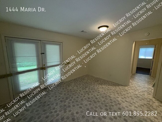 Building Photo - 1444 Maria Dr