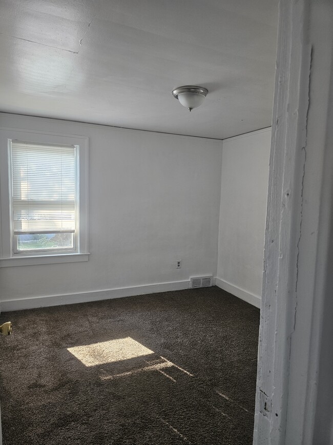 bedroom - 15358 Stansbury St