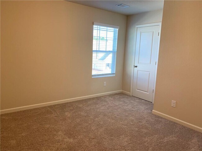 Building Photo - 929 Independence Ave