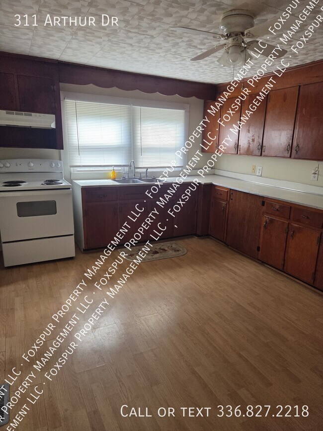 Building Photo - 311 Arthur Dr