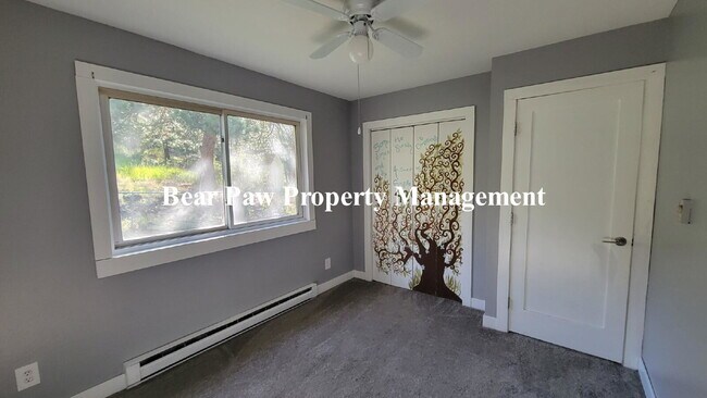 Building Photo - "Charming 2-Bedroom Retreat in Beautiful B...