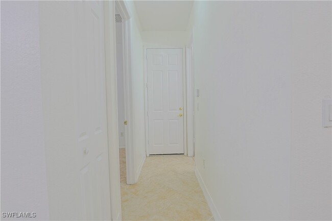 Building Photo - 10391 Carolina Willow Dr