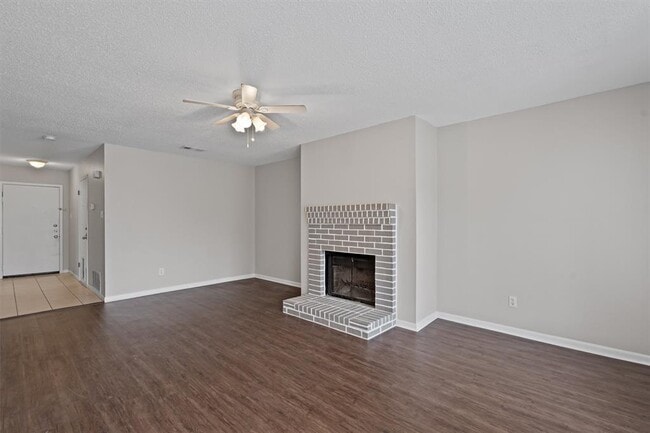 Building Photo - 13357 Water Oak Ln