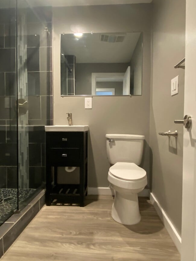 Building Photo - 7132 47th Ave SW