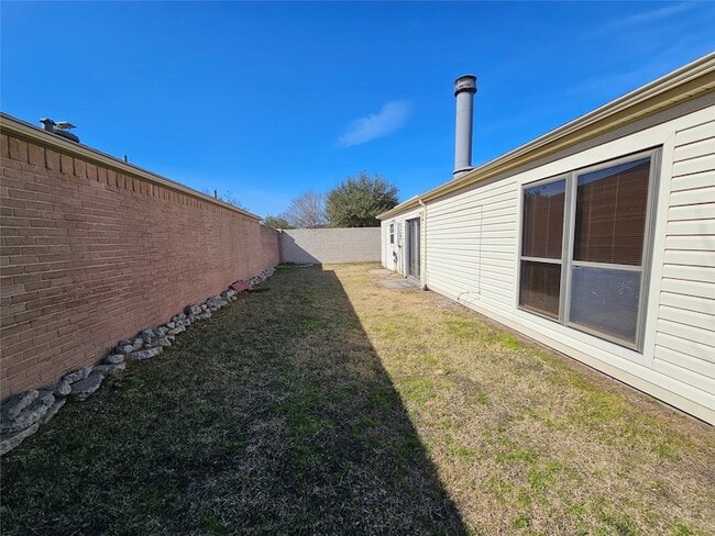 Building Photo - 8319 Wind Veil Dr