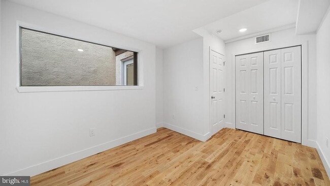 Building Photo - 512 S 4th St