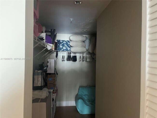 Building Photo - 701 Brickell Key Blvd