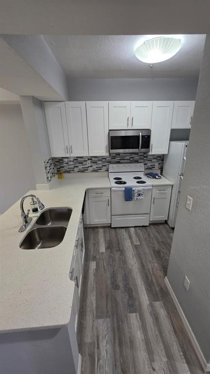 Building Photo - 3714 Palm Desert Ln