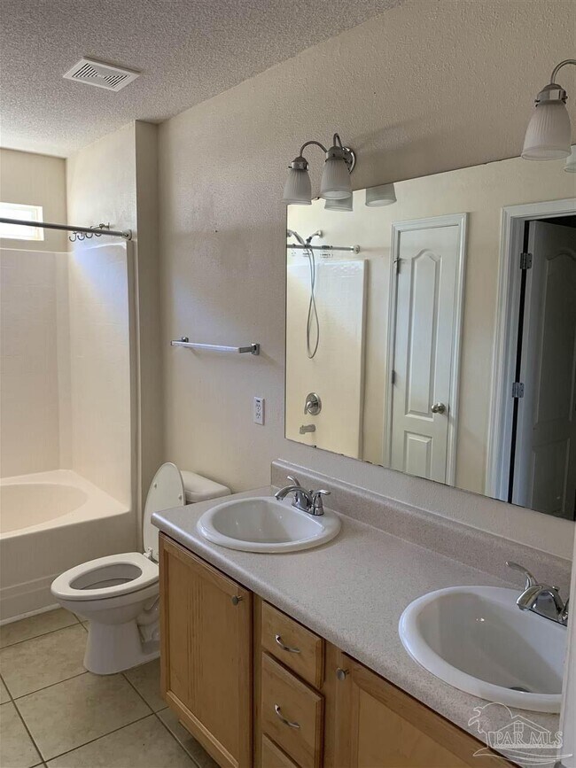 Building Photo - 8949 Camelot Pl