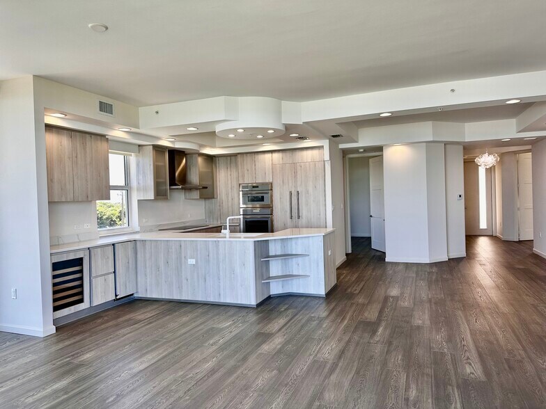 Building Photo - 4810 N Highway A1A