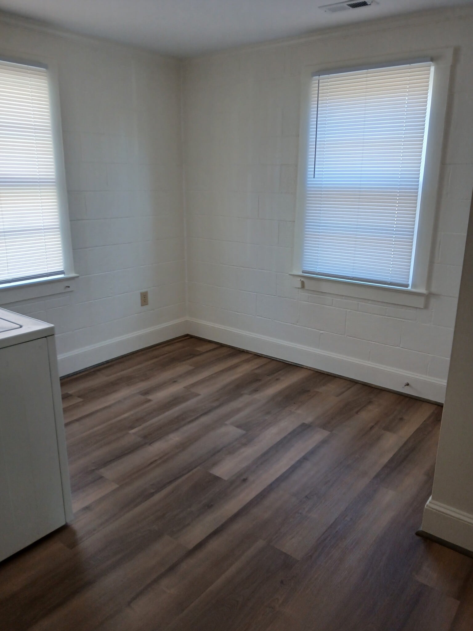 room w/washer+dryer - 809 W Osborn Rd