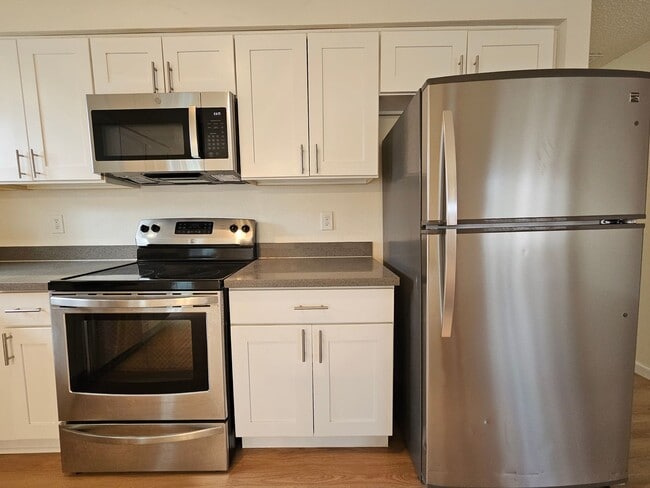 Building Photo - Charming Single-Level Home Featuring New Hardwood Floors, Bright Bedrooms & Open-Concept Living