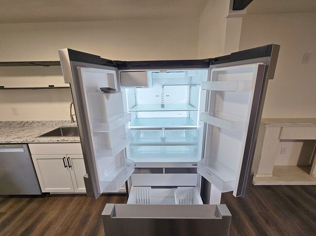 Building Photo - 420 W Huntington Ave