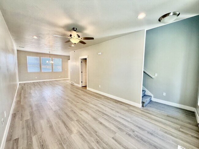 Building Photo - 6871 S 190 E