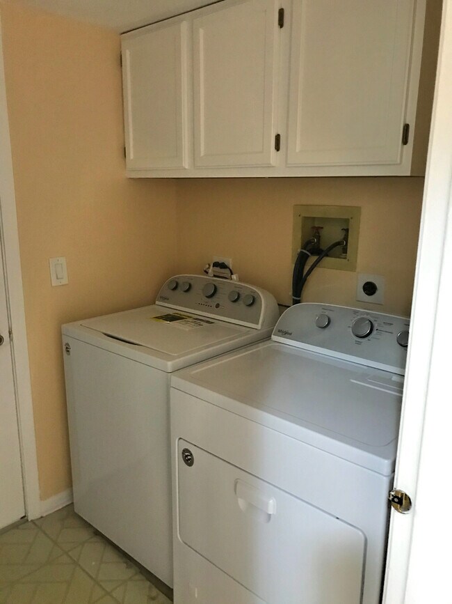 Building Photo - 1602 Vermont Dr