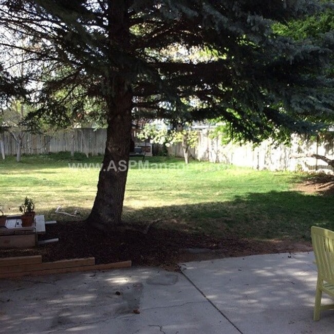 Building Photo - 2074 Newcastle Dr