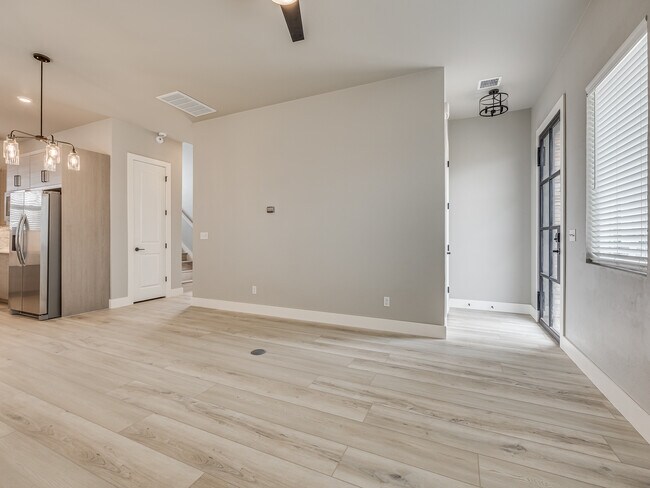 Building Photo - 13000 Maplewood Ave