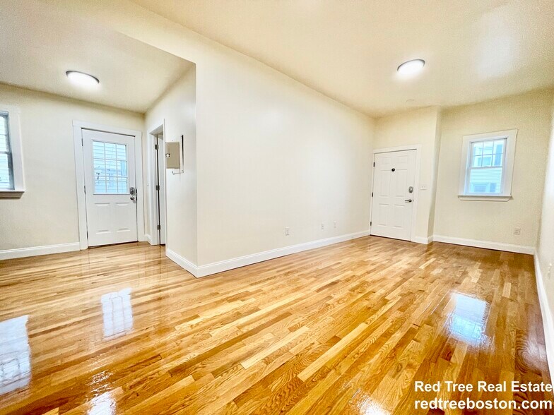 Building Photo - 523 E 3rd St