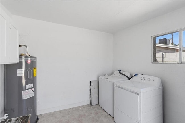 Building Photo - 6622 W Peck Dr