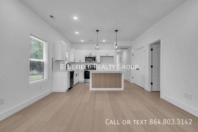 Building Photo - 72 Blackstock Rd