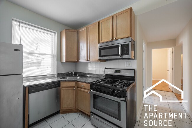 Primary Photo - 3436 W Leland Ave