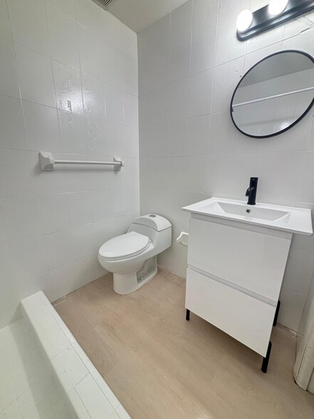 Building Photo - 2035 NW 26th St