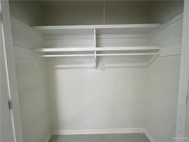 Building Photo - 415 S 17th St