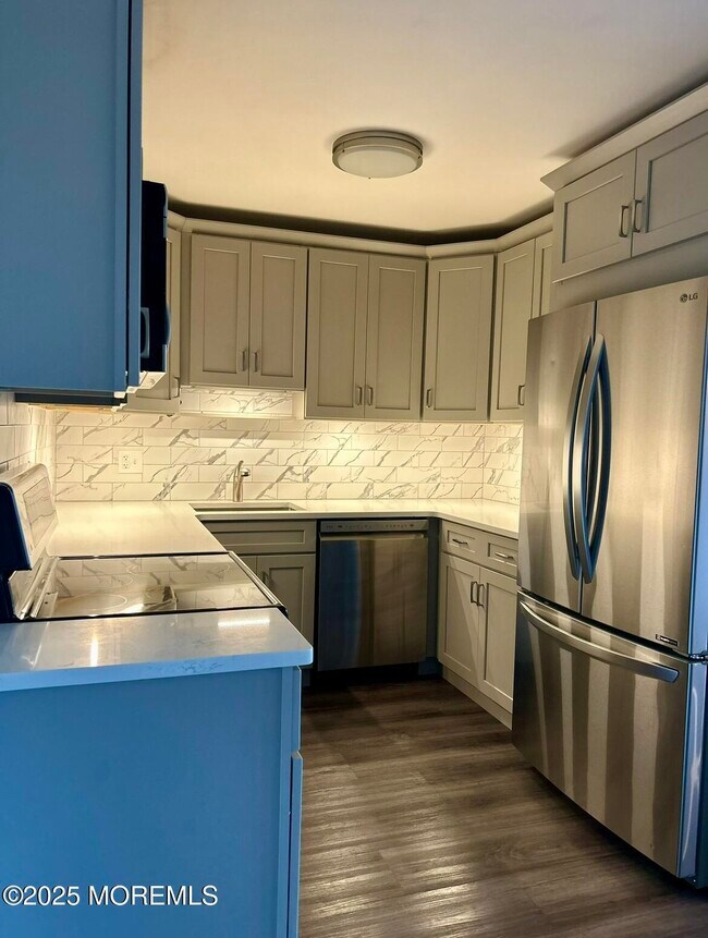 Building Photo - 330 Shore Dr