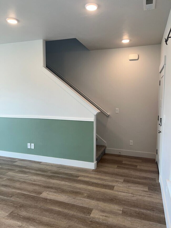 Building Photo - Beautiful 4 bed 2.5 bath home in the desirable Summerfield Subdivision