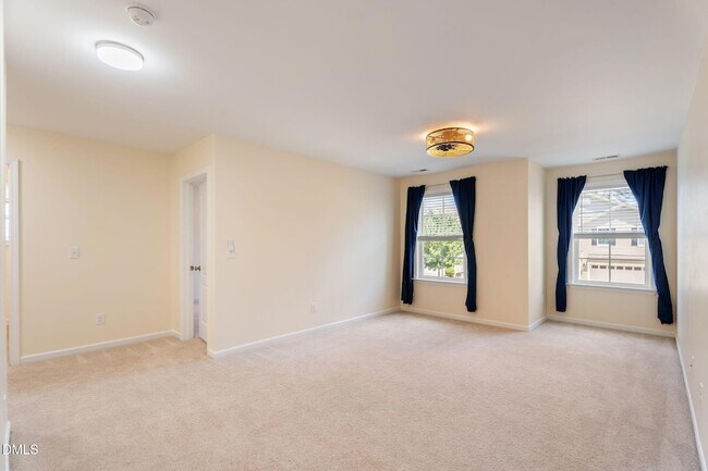 Building Photo - 855 Ember Dr