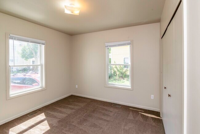 Building Photo - 831 Brookwood Pl