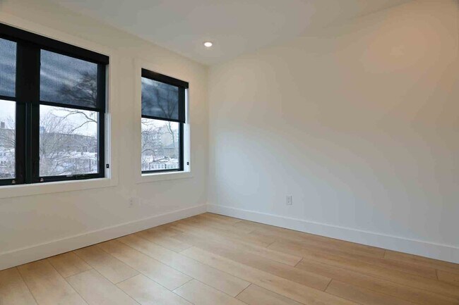 Building Photo - 2641 4th St NE