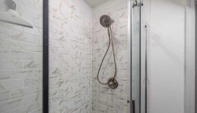 Building Photo - Single family home on 5 acres with a fenced back yard and Huge 3 car garage!  Gourmet Chefs Kitch...