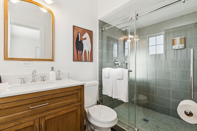 Building Photo - 2929 N 55th Pl