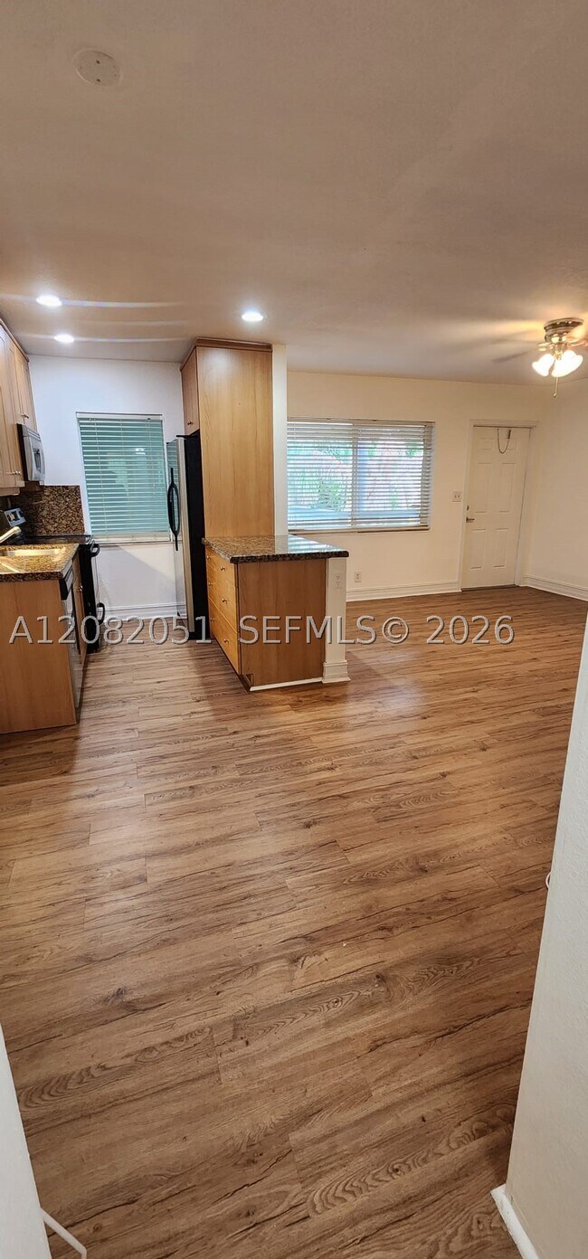 Building Photo - 1423 Holly Heights Dr