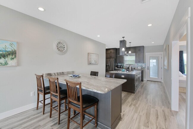 Building Photo - 486 Beatrice Point Rd