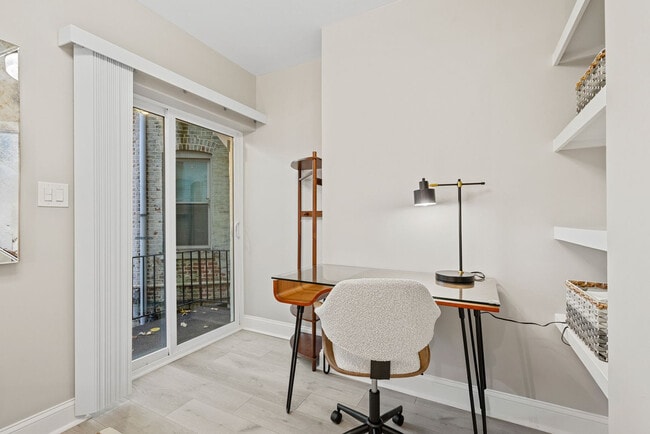 Building Photo - 218 4th St SE