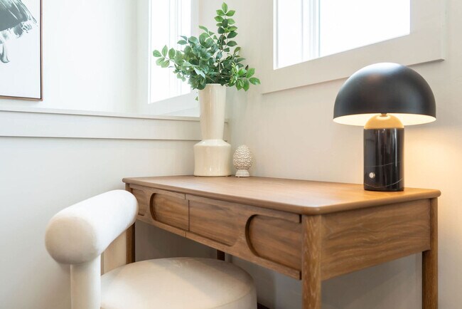 Building Photo - 87 Lucile St