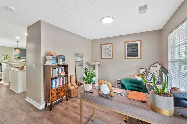 Building Photo - 412 Flintlock Ct