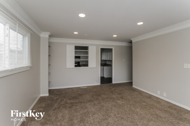 Building Photo - 21 Thrush St