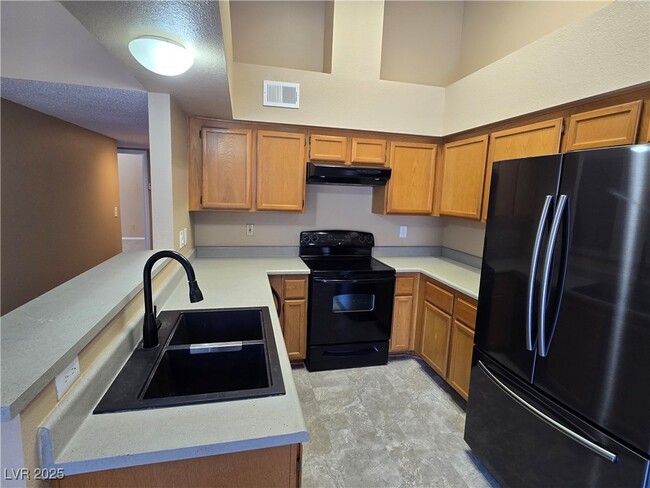 Building Photo - 1575 W Warm Springs Rd