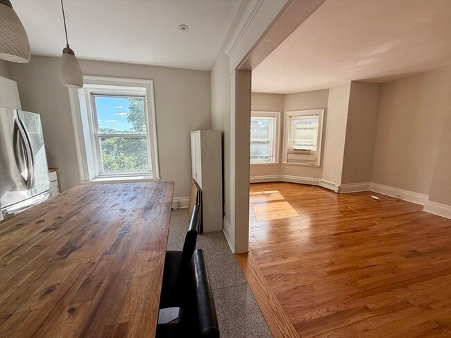 Building Photo - 318 Tappan St