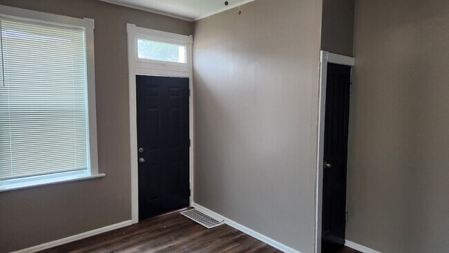 Building Photo - "Charming 1-Bedroom Gem in St. Louis's Vibrant Heart – Alberta Street Awaits!"
