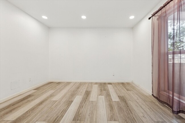 Building Photo - 4450 Sherwood Ln