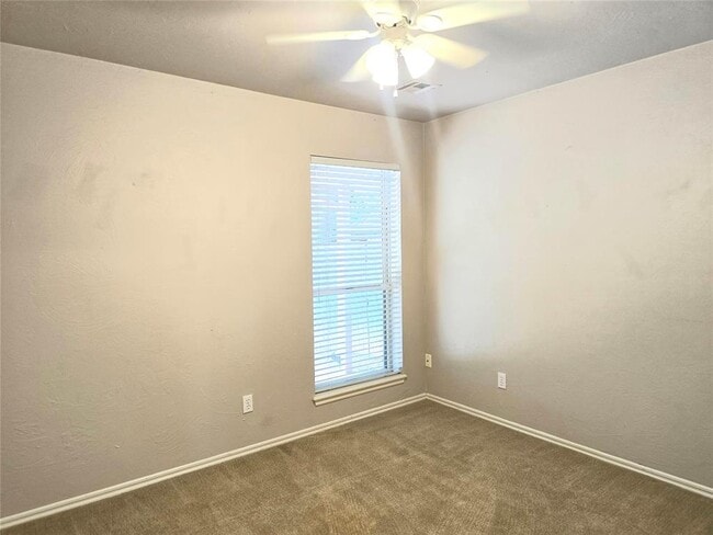 Building Photo - 1823 Chelsea Dr