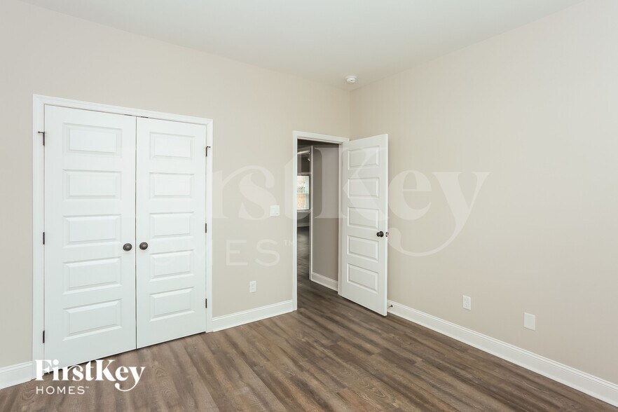 Building Photo - 105 Jefferson Dr