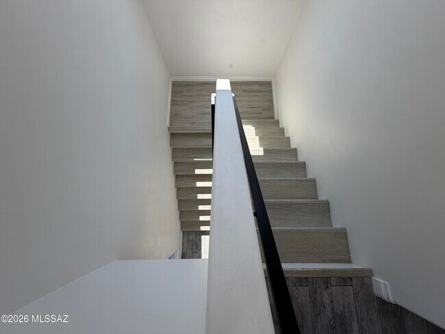 Building Photo - 3329 E Glenn St