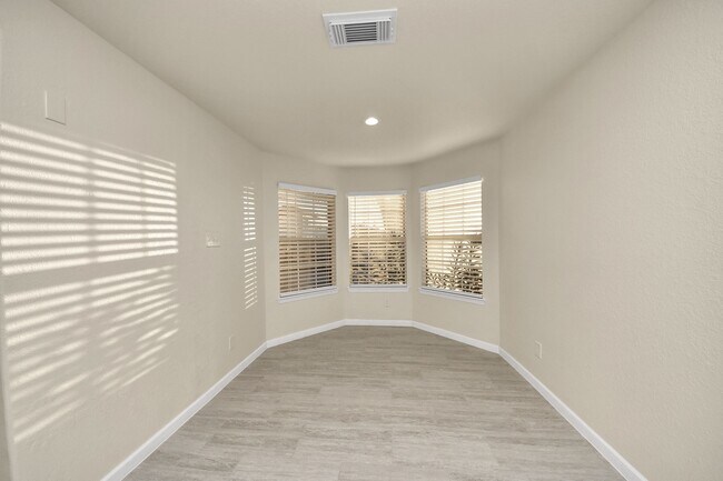 Building Photo - 9622 Sugarblossom Ln