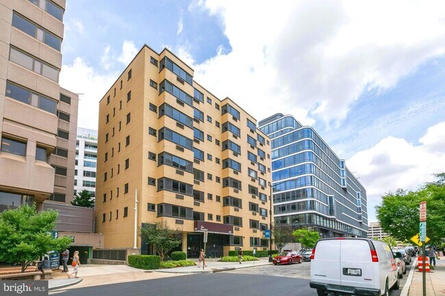 Building Photo - 2141 I St NW