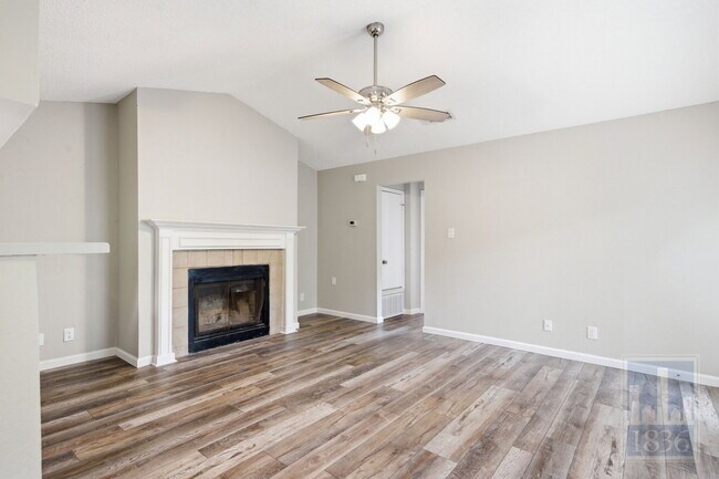 Building Photo - 13305 Waverly Ct